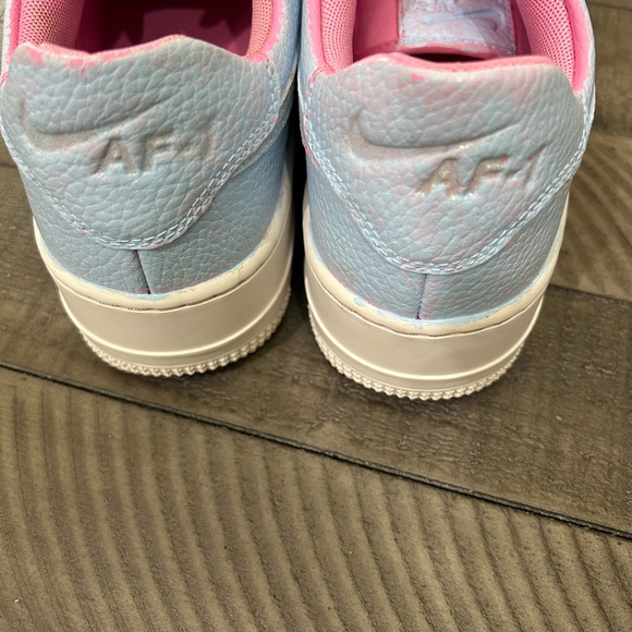 Nike Women's Air Sneakers in Pink and Light Blue - Picture 3 of 15
